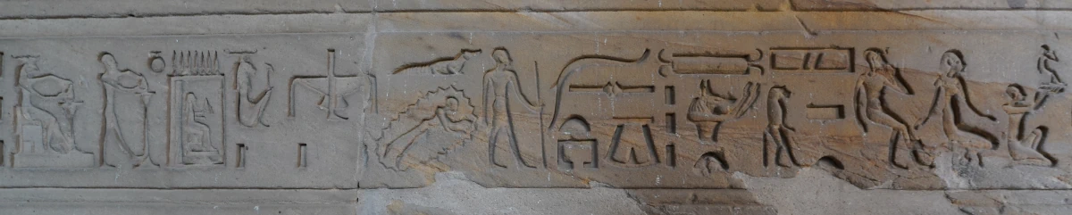 Dieses Relief im Chnum-Tempel von Esna zeigt, wie ein neuer Mensch getöpfert wird