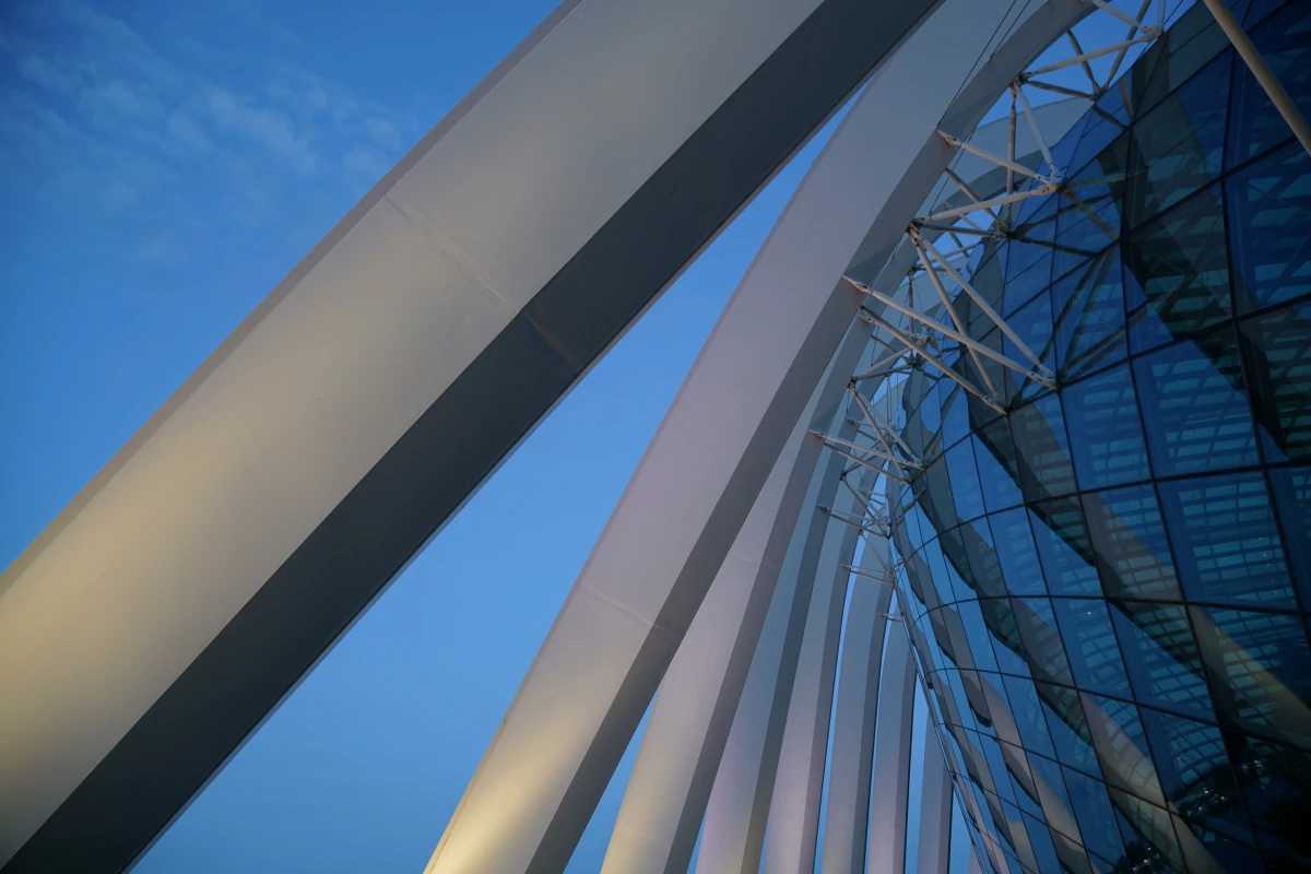 Detail der Fassade des Flower Dome in den Gardens by the Bay in Singapur