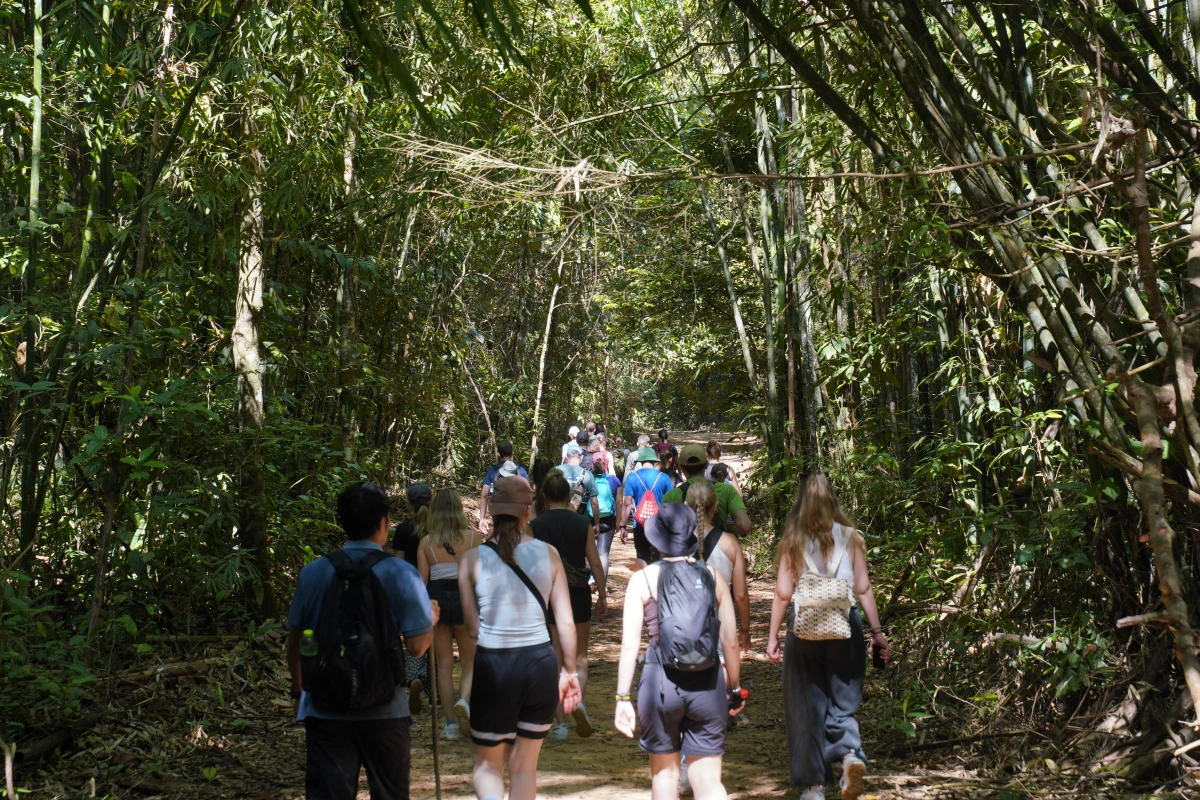Wir auf dem Weg durch den Urwald im Khao-Sok-Nationalpark