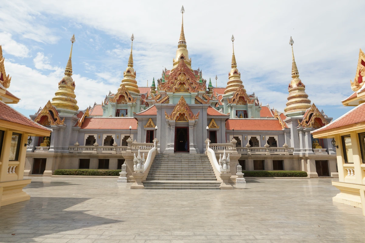 Phra Mahathat Chedi Phakdee Prakat