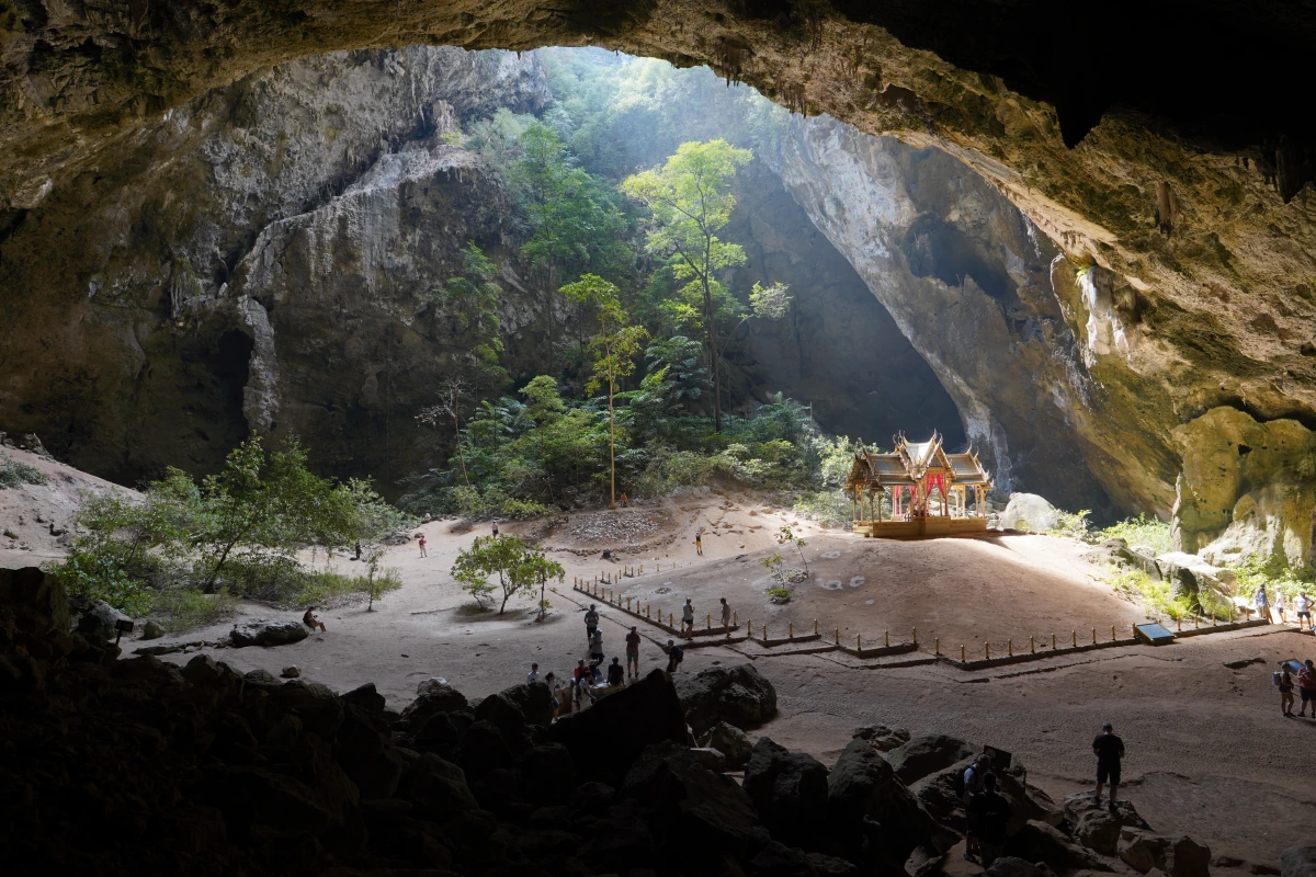 Phraya-Nakhon-Höhle mit Phraya-Nakhon-Tempel